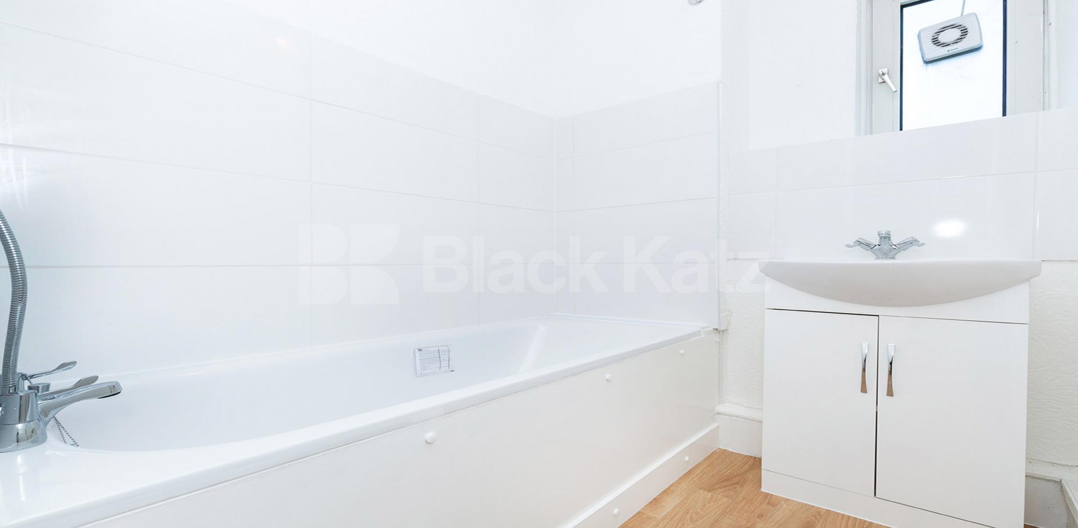 			PICTURES TO FOLLOW!, 3 Bedroom, 1 bath, 1 reception Flat			 Lindley Street, WHITECHAPEL E1